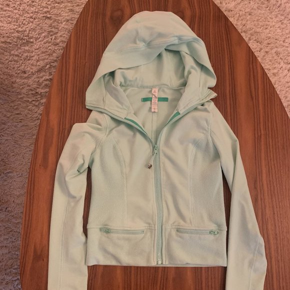 Lululemon Throw Me Over Cropped Hoodie size 4 - Picture 1 of 2